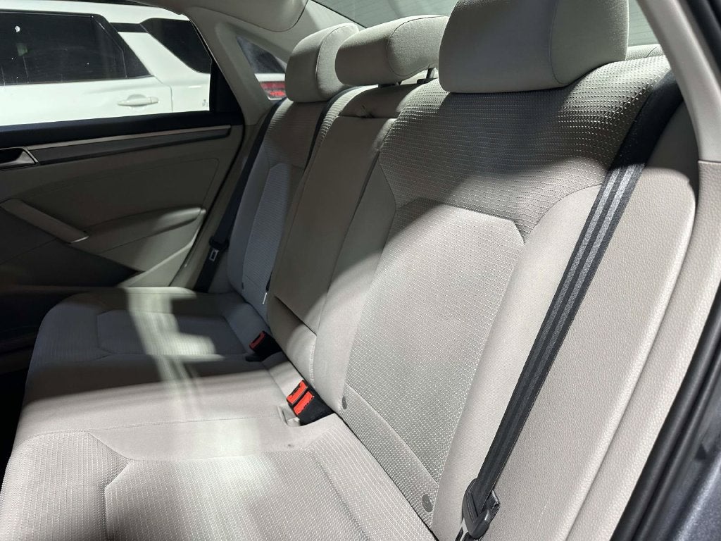 2016 Volkswagen Passat 1.8T R-Line