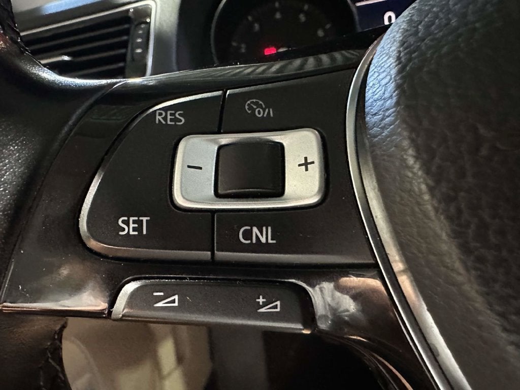 2016 Volkswagen Passat 1.8T R-Line