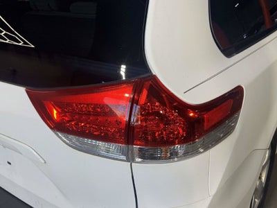 2012 Toyota Sienna LE 8 Passenger