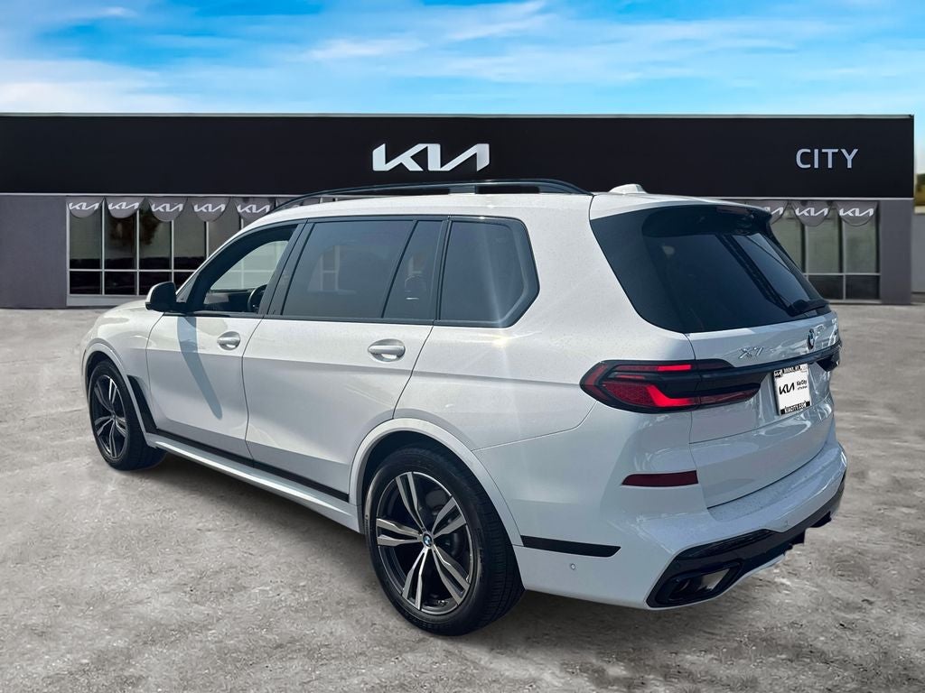 2025 BMW X7 xDrive40i