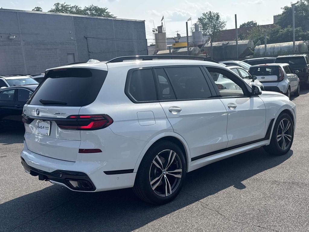 2025 BMW X7 xDrive40i