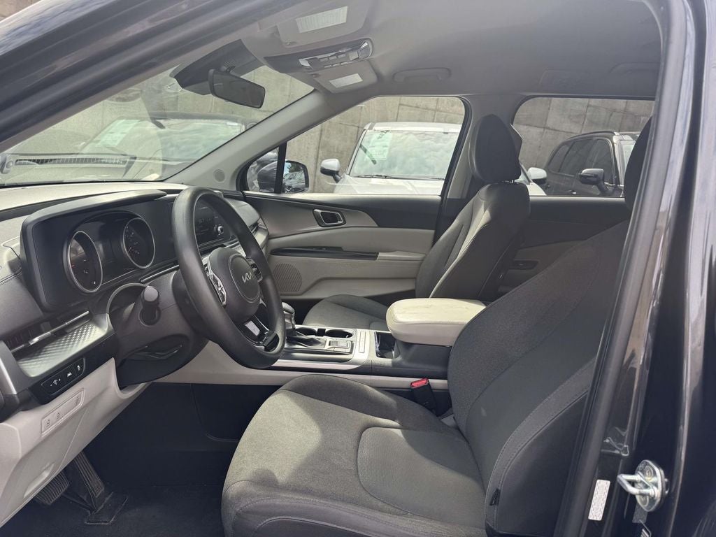 2022 Kia Carnival LX
