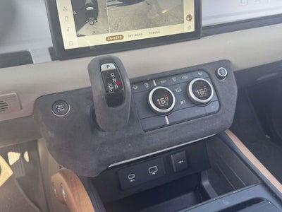 2023 Land Rover Defender 110 SE