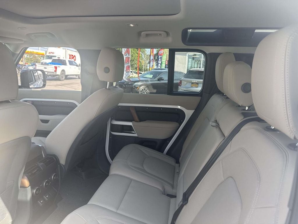 2023 Land Rover Defender 110 SE