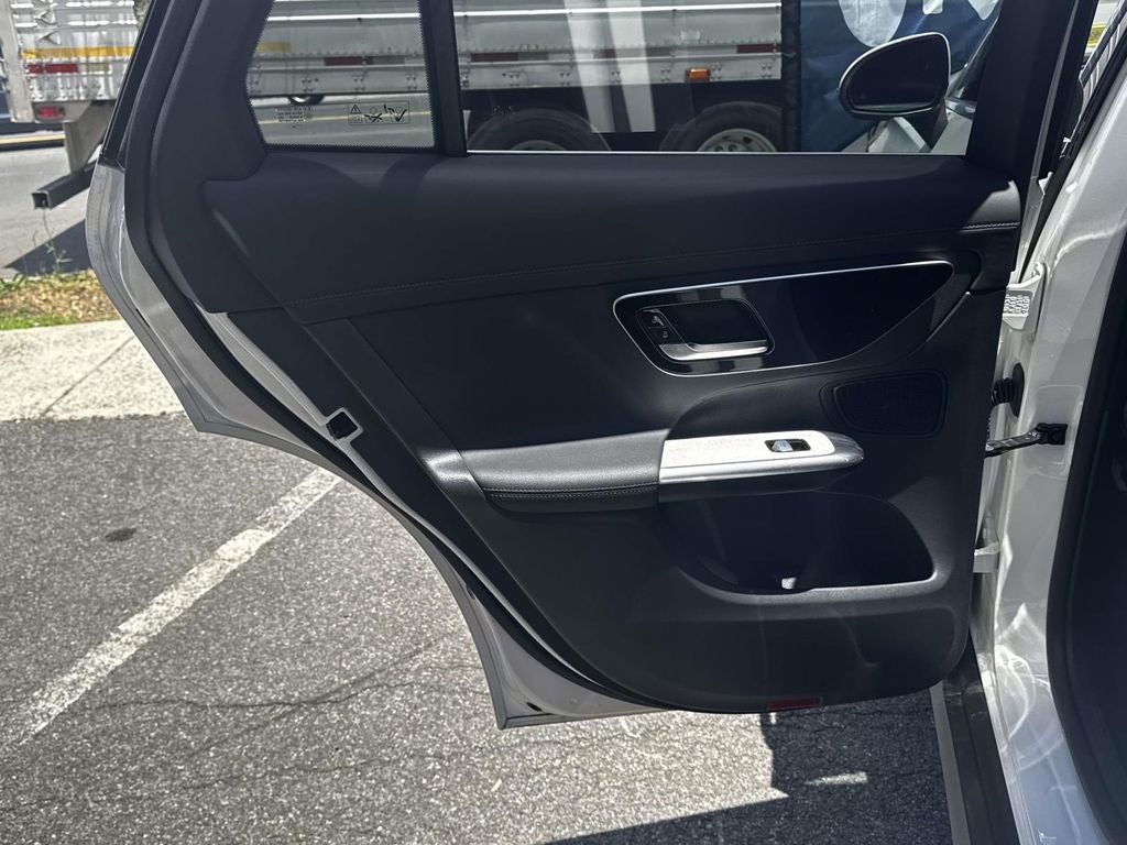 2024 Mercedes-Benz GLC GLC 300 - Photo 9