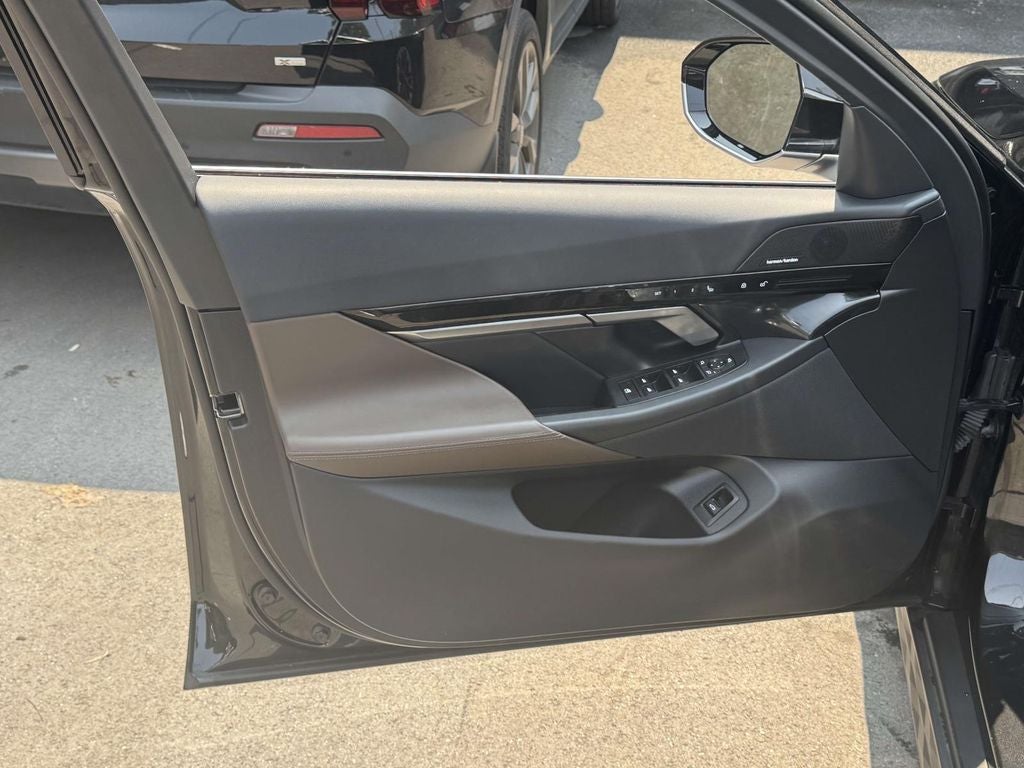 2025 BMW 5 Series 530i xDrive